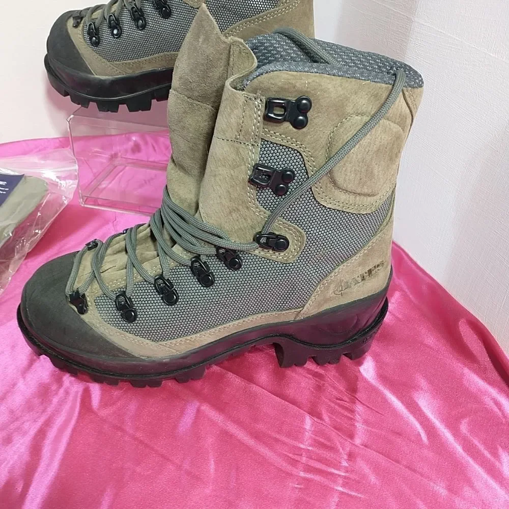BATES MENS SZ 6R TORA BORA ALPINE HIKING BOOTS MODEL #E03600C